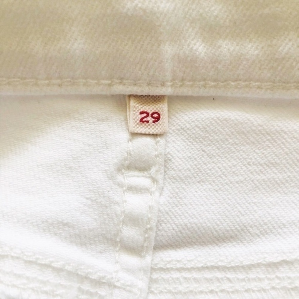 LEVI’S MID LENGTH SHORT - Picture 6 of 6